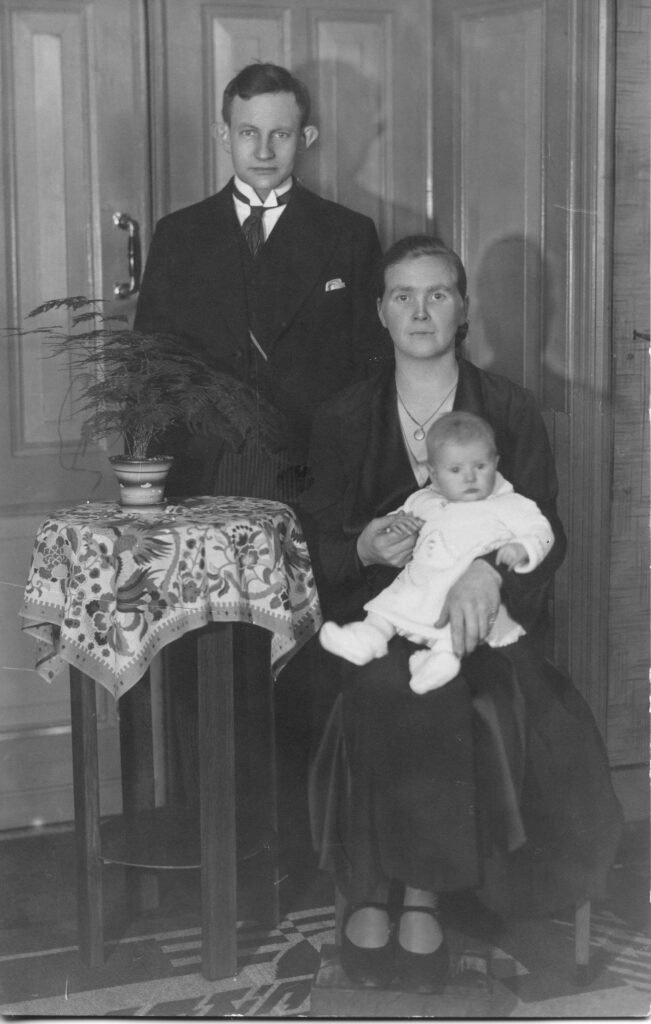 Hendrika Berendina Wildenbeest en Hendrik Lammers met hun dochter Aaltje